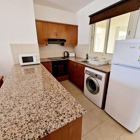 C5 Vanessa Poolside Apartment Peyia Dış mekan fotoğraf