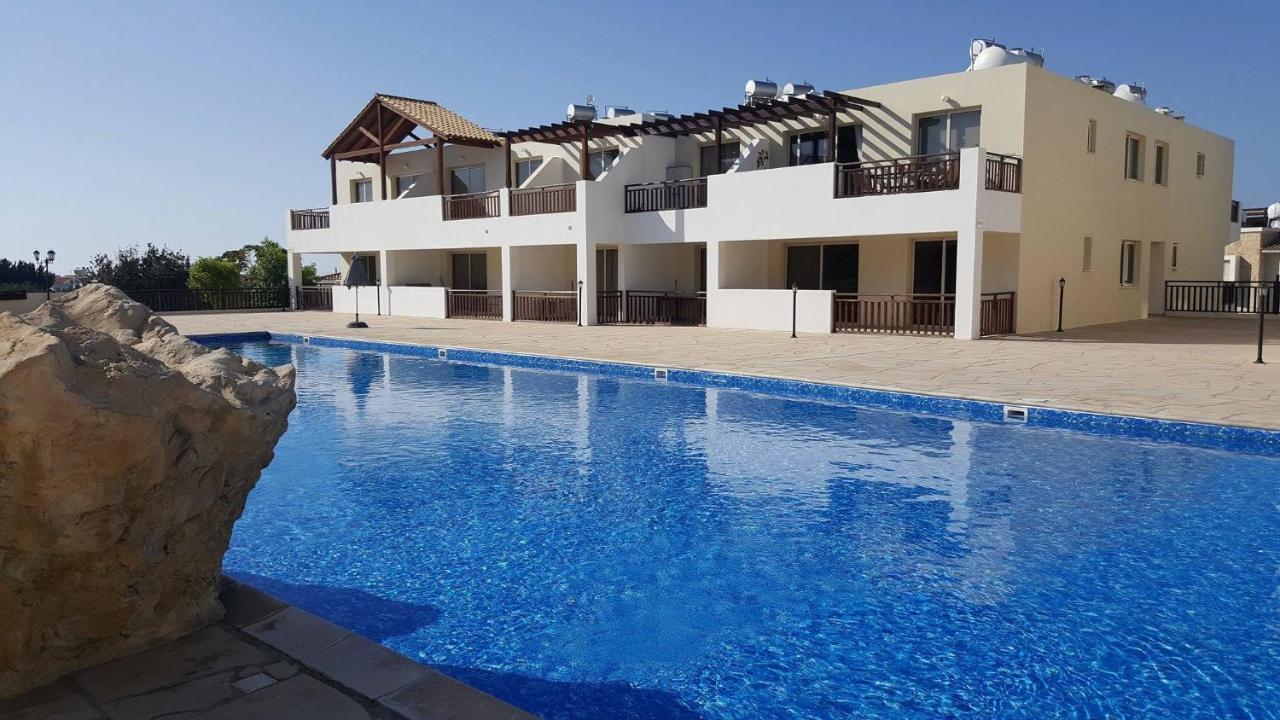 C5 Vanessa Poolside Apartment Peyia Dış mekan fotoğraf